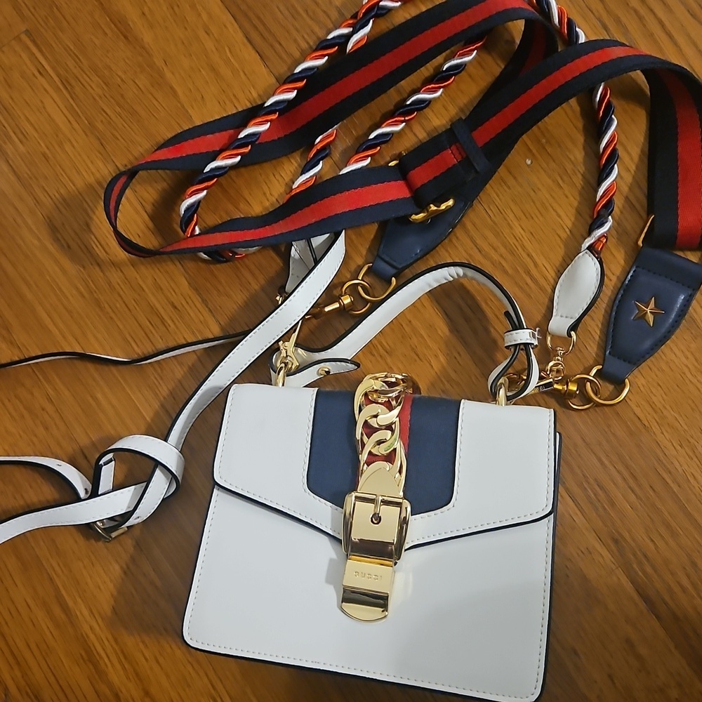 Gucci White and Black Crossbody Bag with Sleek Design, with 3 types of Dif strap - Picture 2 of 11